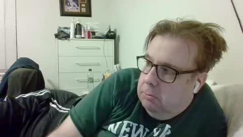 Snapshot of garyg930 chatting on September 22, 4:27 am Gary online show from September 22, 4:27 am