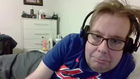 Snapshot of garyg930 chatting on October 2, 5:39 am Gary online show from October 2, 5:39 am