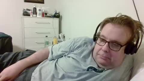 Snapshot of garyg930 chatting on October 7, 5:03 am Gary online show from October 7, 5:03 am