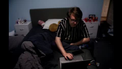 Alfie online show from December 14, 3:40 pm