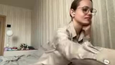 Mia online show from December 17, 9:16 am