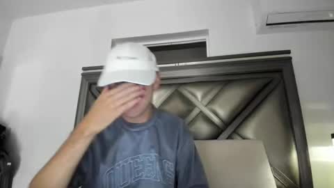 Snapshot of gayndepressed chatting on October 15, 1:31 am Trace online show from October 15, 1:31 am