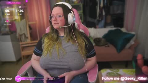 Snapshot of geeky_kitten chatting on January 14, 4:04 am Geeky Kitten Leina -  online show from January 14, 4:04 am