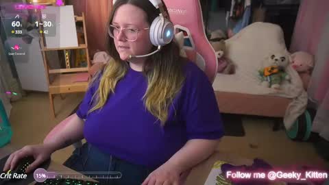 Snapshot of geeky_kitten chatting on March 5, 1:52 am Geeky Kitten Leina -  online show from March 5, 1:52 am