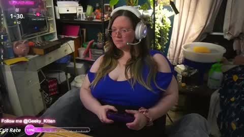 Snapshot of geeky_kitten chatting on September 22, 5:22 am Geeky Kitten Leina -  online show from September 22, 5:22 am