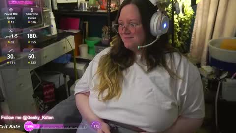 Snapshot of geeky_kitten chatting on September 28, 10:02 am Geeky Kitten Leina -  online show from September 28, 10:02 am