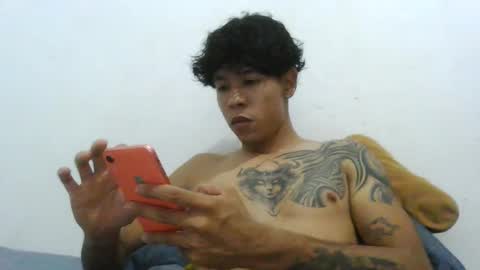 Snapshot of gekyunwasbanned chatting on October 12, 1:20 am Andrs online show from October 12, 1:20 am