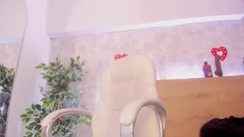 geminis muentes online show from March 5, 9:16 am