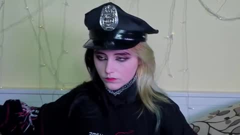 Ilona online show from November 14, 6:10 pm