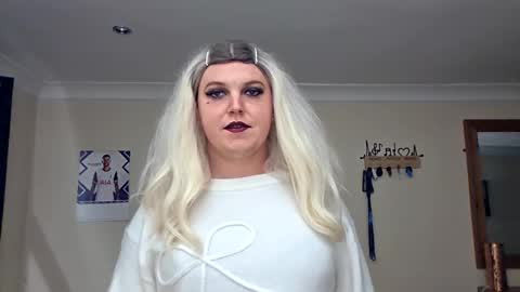 gemmaquinzel online show from November 18, 4:32 pm