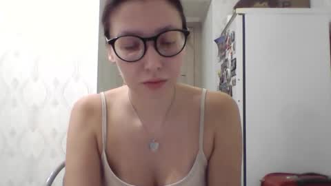 genev__ievee online show from November 14, 2:58 am