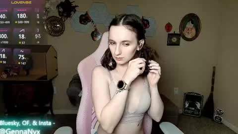 Snapshot of gennanyx chatting on October 23, 6:15 am Genna Nyx online show from October 23, 6:15 am