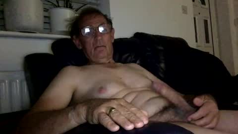 geoff242535 online show from October 19, 9:52 pm