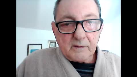 Snapshot of georg1412 chatting on February 9, 9:37 am georg1412 online show from February 9, 9:37 am