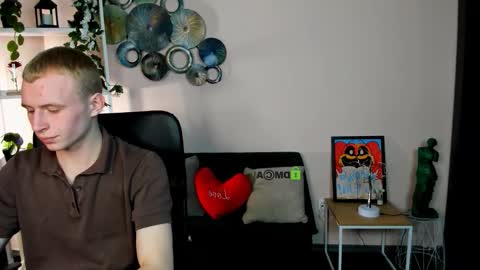 Georg online show from March 14, 10:30 am