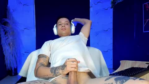 independent model online show from February 22, 3:25 pm