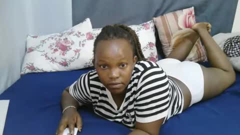 georgeous_kimberly online show from May 6, 7:03 am