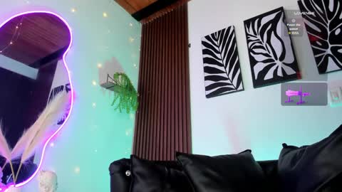 Snapshot of georgina_caruso chatting on February 10, 11:23 pm Georgina Caruso online show from February 10, 11:23 pm