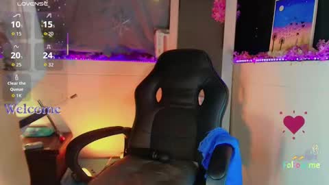 georgina_moschino online show from November 25, 11:25 pm