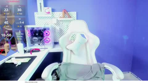 Danna Astrom online show from November 10, 10:01 pm