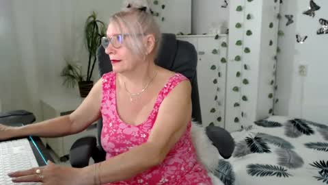Ghertrudequeen online show from August 4, 5:14 am