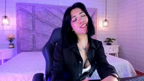 Gia online show from April 28, 1:59 pm
