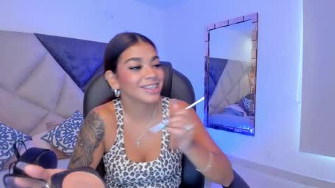 Gia  online show from October 16, 6:40 pm