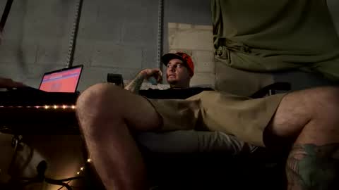 gifteditalian90 online show from March 18, 2:39 am