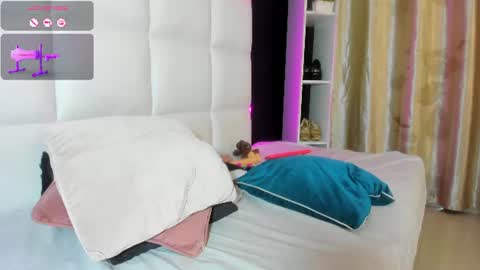 Gigi  online show from July 17, 2:52 pm