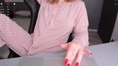 gigihadd online show from February 24, 6:00 pm