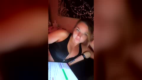 gigilovesyou1997 online show from July 16, 4:05 am
