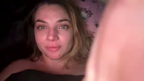 gigilovesyou1997 online show from July 25, 9:07 am