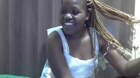 Adiliah online show from December 3, 7:25 pm