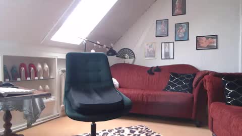 Gina online show from February 25, 1:32 pm