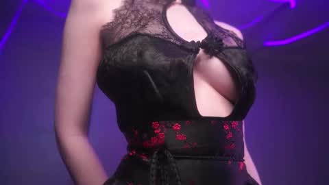 Snapshot of ginger_hugs chatting on September 20, 10:35 pm im expecting 350 thumbs up on my altar online show from September 20, 10:35 pm
