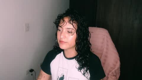giny_bean online show from May 2, 3:23 am