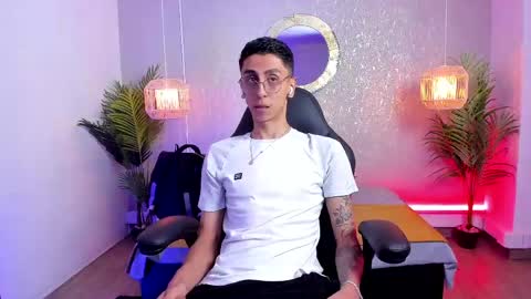 Gio Carangi online show from April 28, 3:22 am