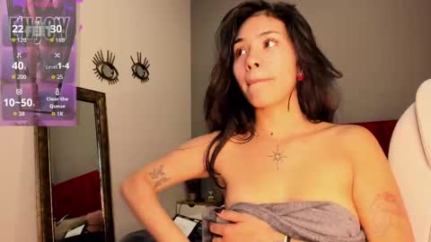 Snapshot of giovanna_oliveira chatting on October 4, 8:23 am Giovanna online show from October 4, 8:23 am