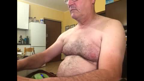 giovanni_1964 online show from May 30, 3:05 am