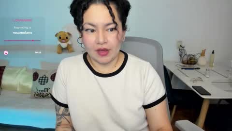 girl_inline online show from December 1, 11:36 pm