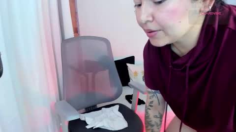 girl_inline online show from March 7, 1:49 am