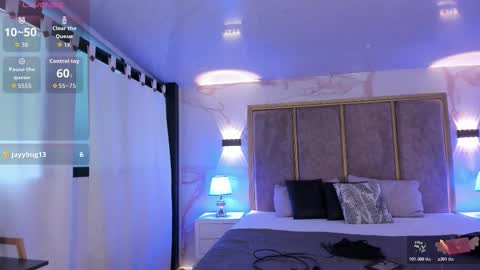     online show from November 11, 11:12 am