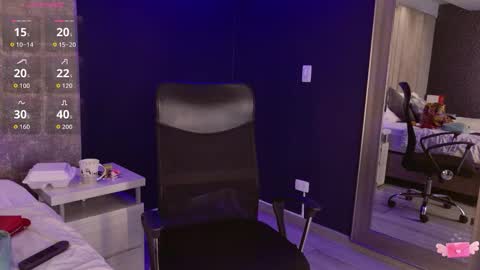     online show from November 23, 11:30 am