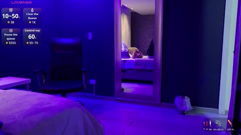     online show from November 19, 10:47 am