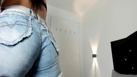 Gisell online show from April 29, 1:38 pm