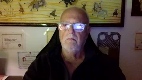 giutomma930394 online show from May 10, 7:42 pm