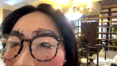 Snapshot of gleiahong chatting on October 21, 1:00 am gleiahong online show from October 21, 1:00 am