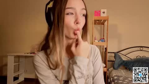 Catalina online show from December 5, 11:30 am