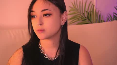 Mimi online show from July 8, 9:40 pm