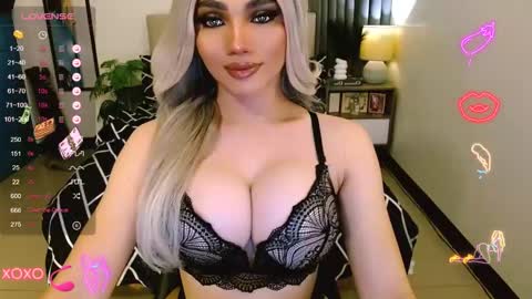 Snapshot of glorious_kim chatting on January 23, 6:17 am Kim - DONT FORGET TO FOLLOW AND GIME THUMBS UP online show from January 23, 6:17 am